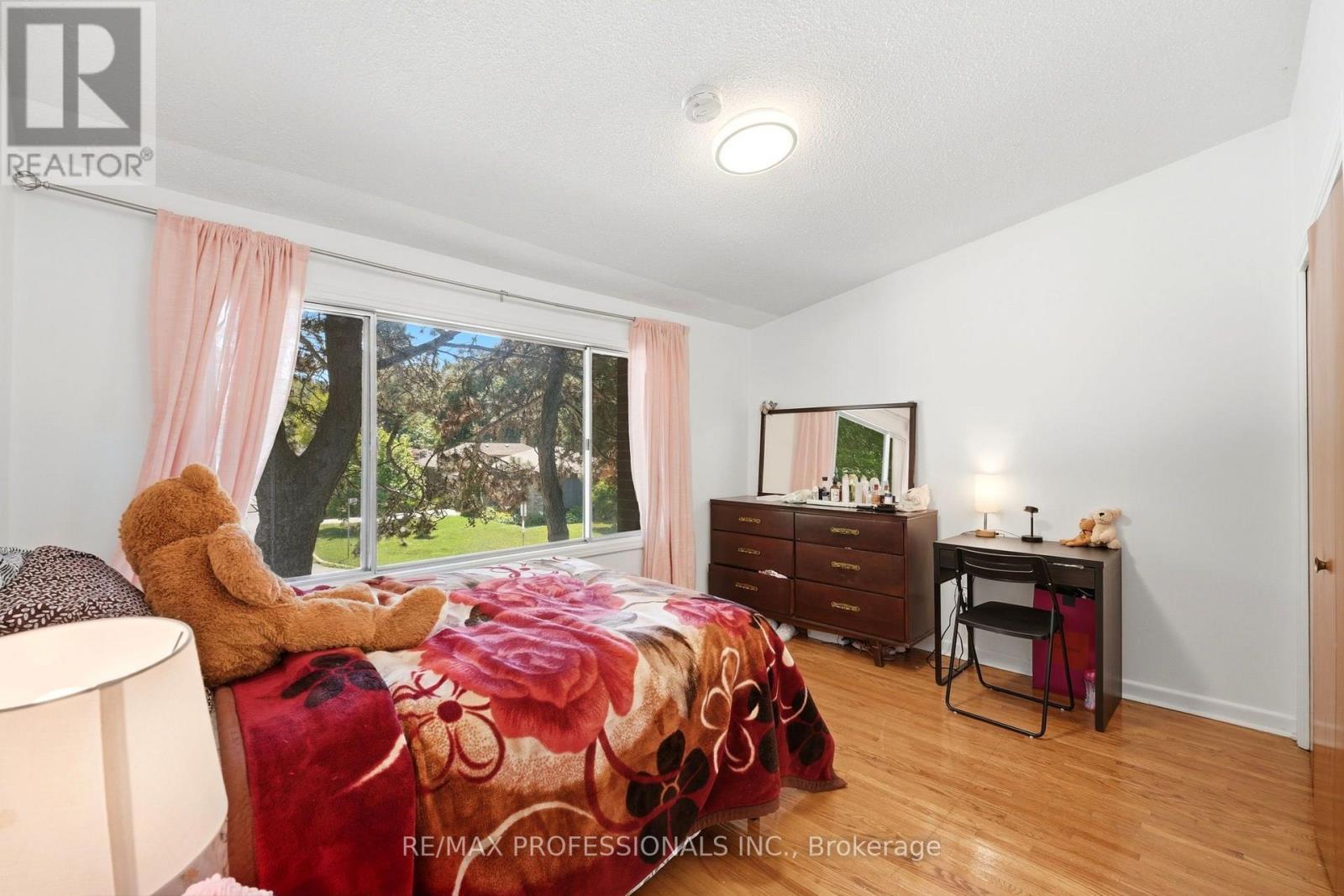 #12 48 THREE VALLEYS DRIVE - 21