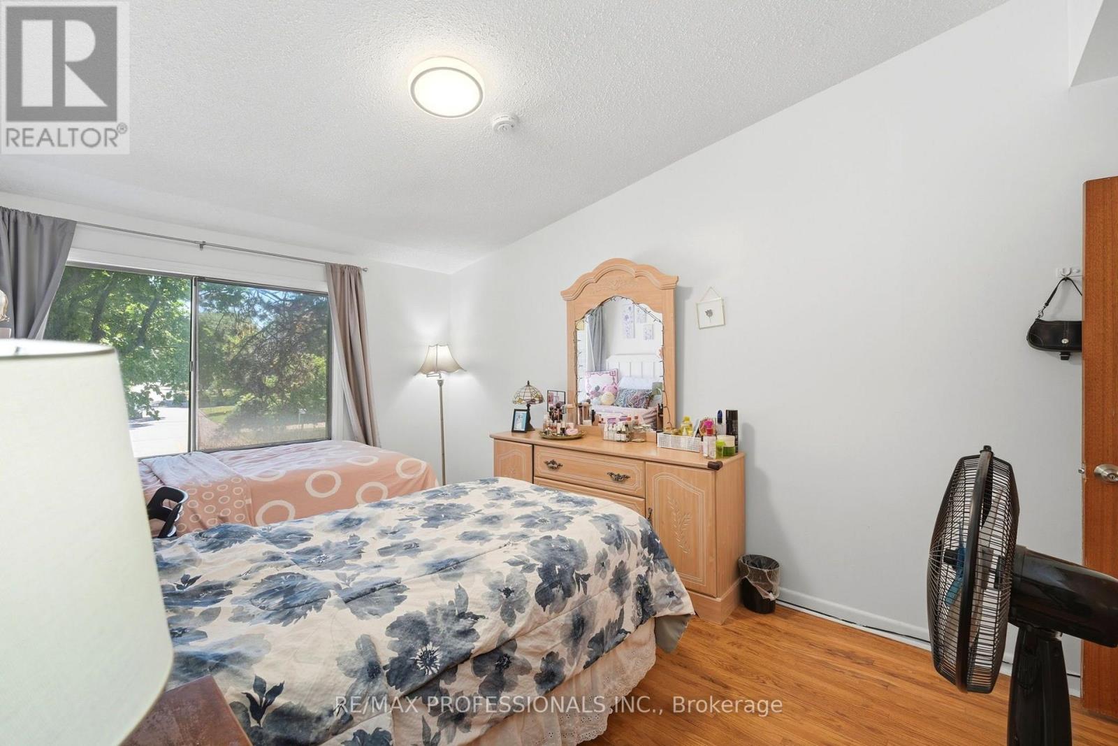 #12 48 THREE VALLEYS DRIVE - 23