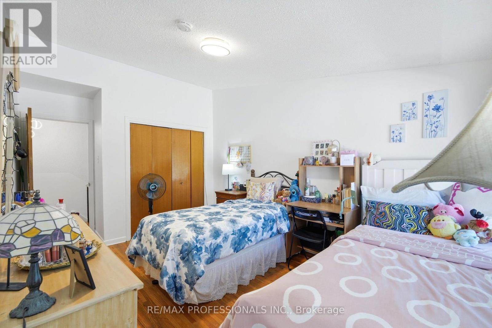 #12 48 THREE VALLEYS DRIVE - 24