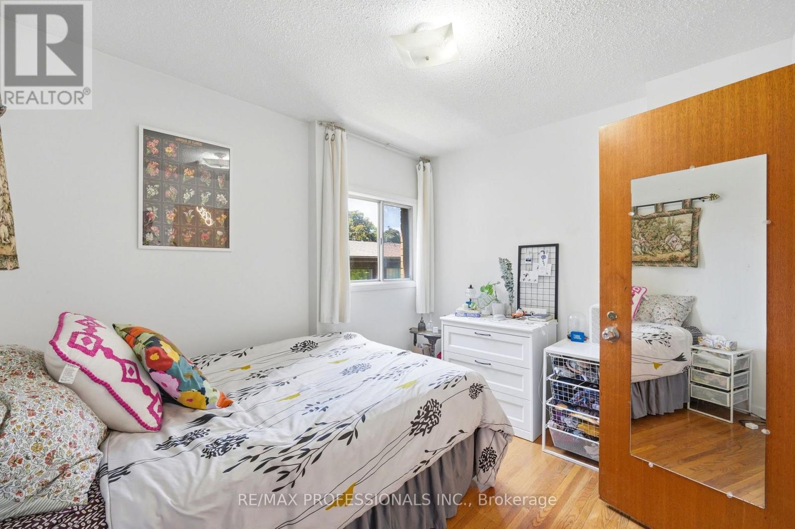 #12 48 THREE VALLEYS DRIVE - 25