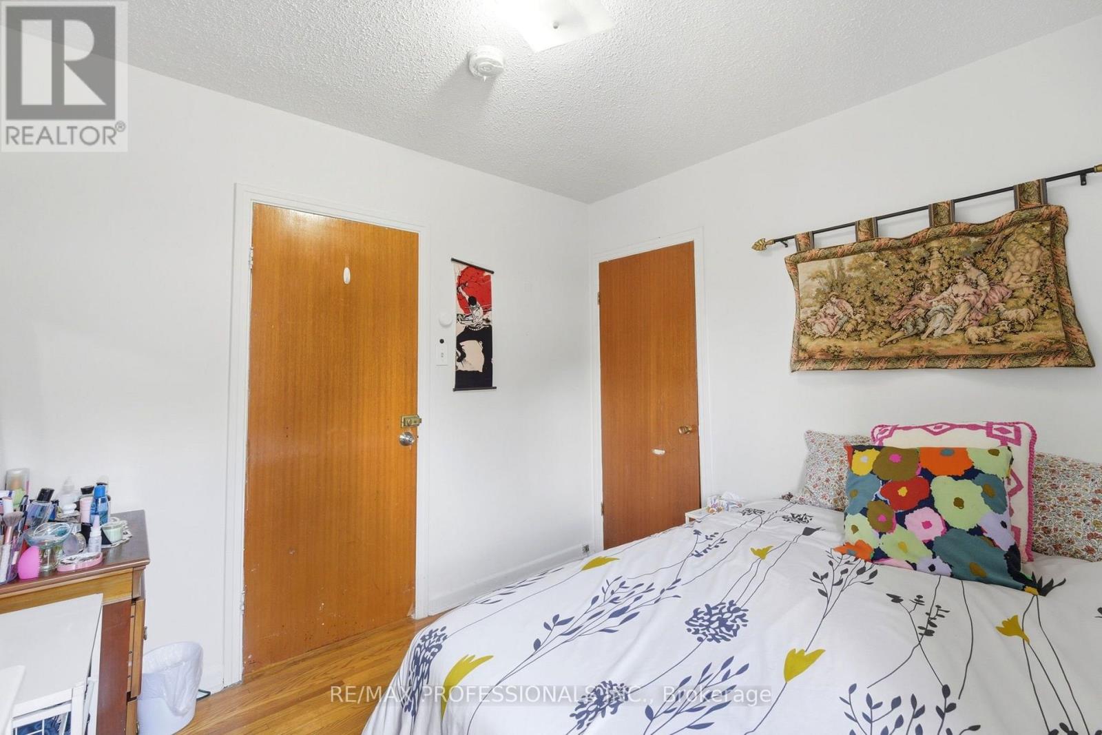 #12 48 THREE VALLEYS DRIVE - 26