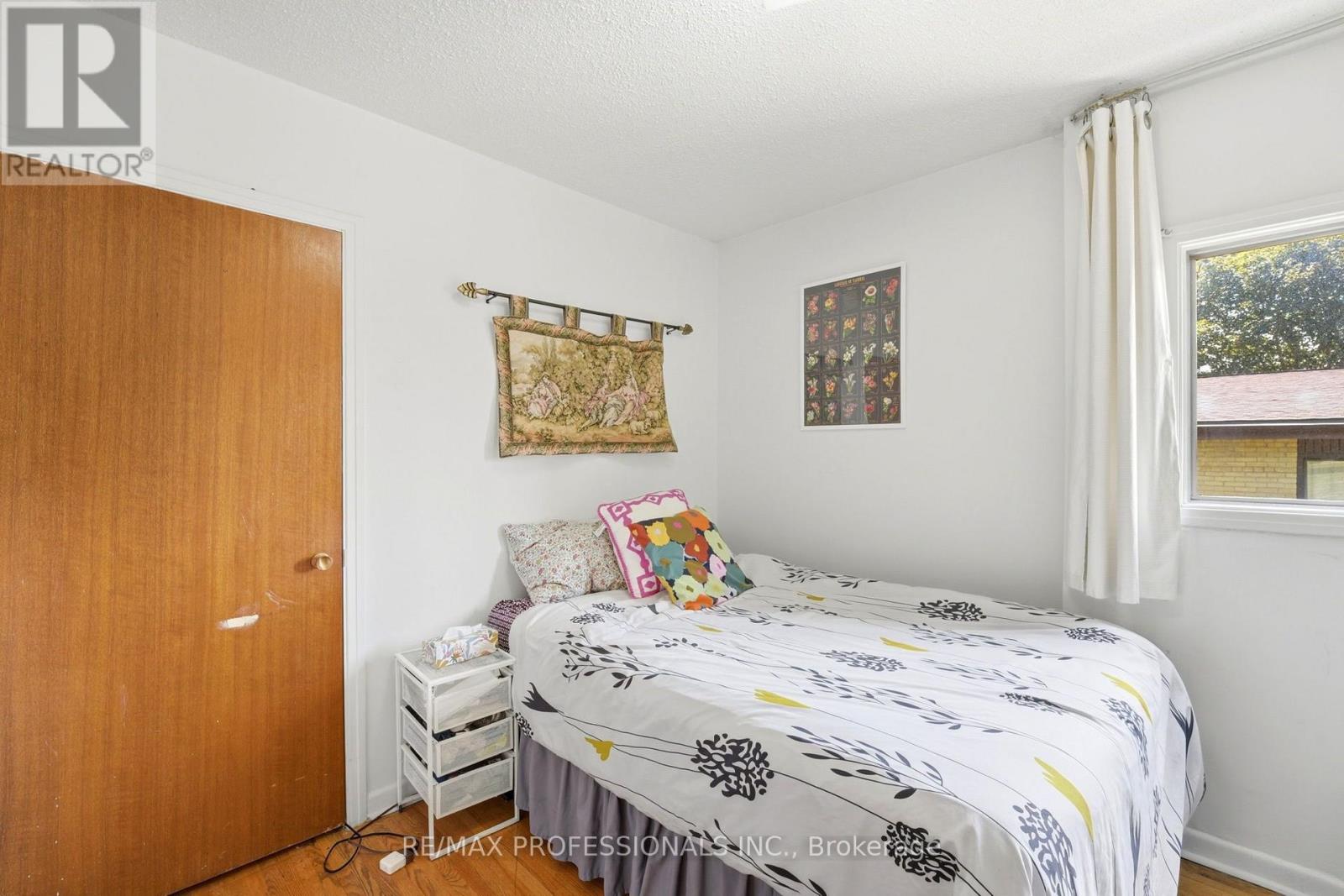 #12 48 THREE VALLEYS DRIVE - 27