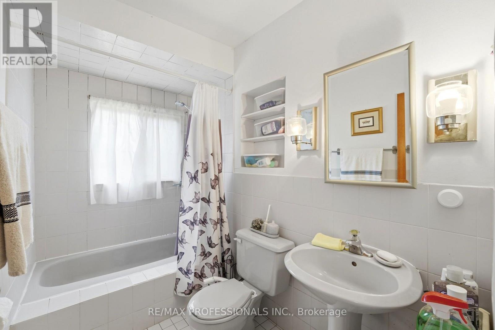 #12 48 THREE VALLEYS DRIVE - 28