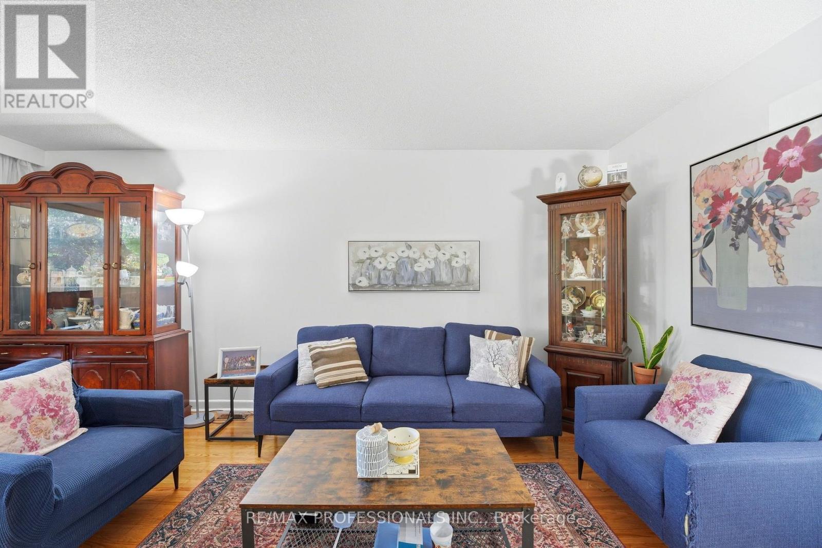 #12 48 THREE VALLEYS DRIVE - 3