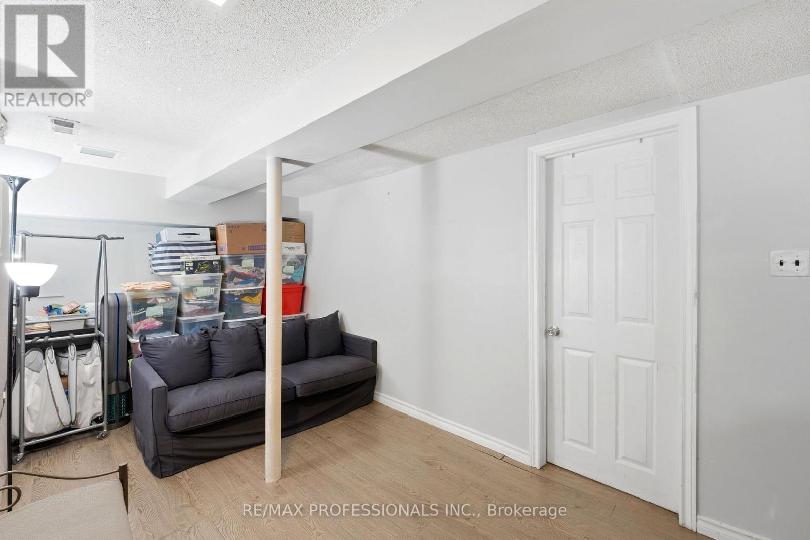 #12 48 THREE VALLEYS DRIVE - 31