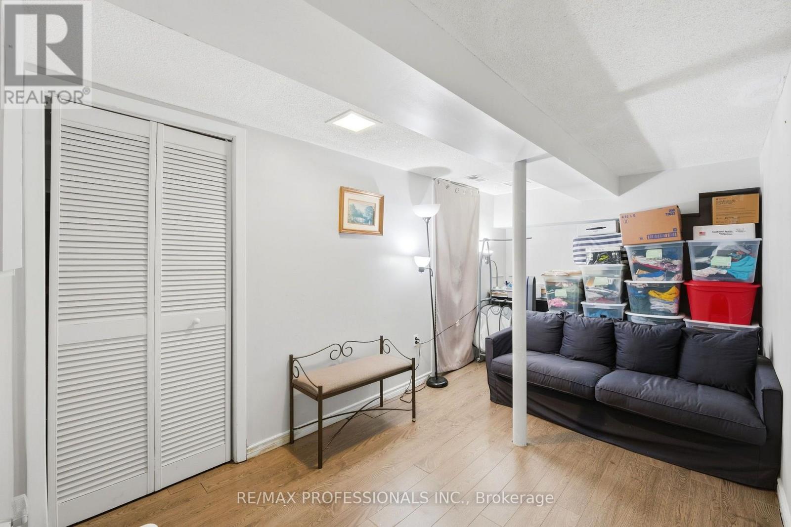 #12 48 THREE VALLEYS DRIVE - 32