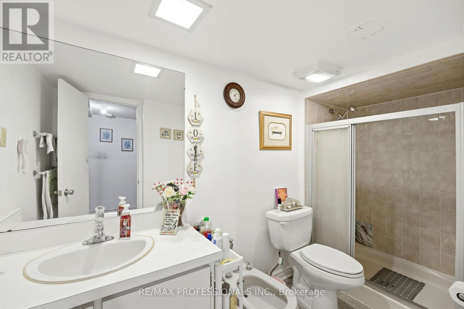 #12 48 THREE VALLEYS DRIVE - 37