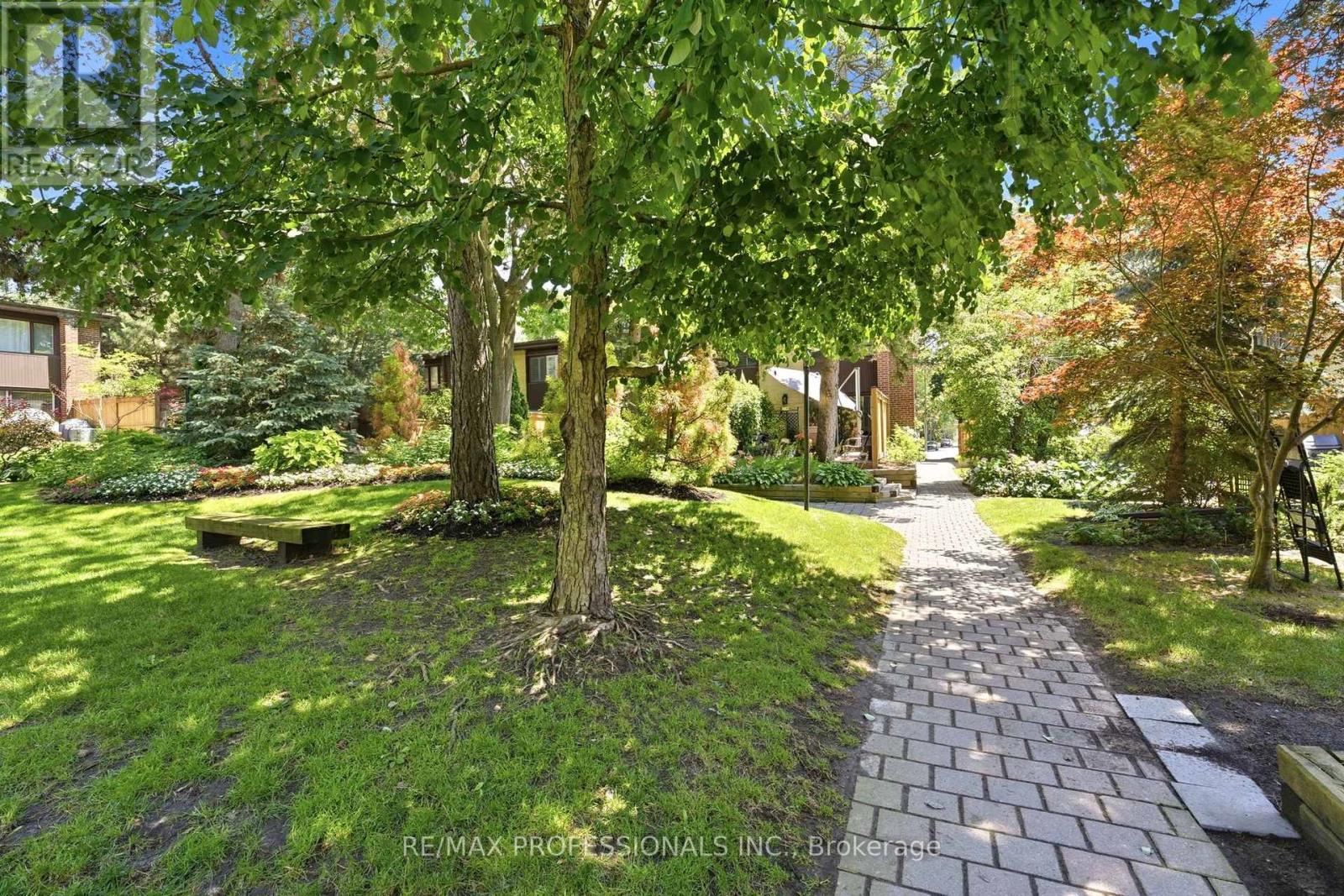#12 48 THREE VALLEYS DRIVE - 41
