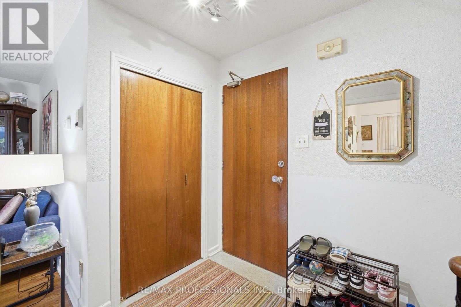 #12 48 THREE VALLEYS DRIVE - 6