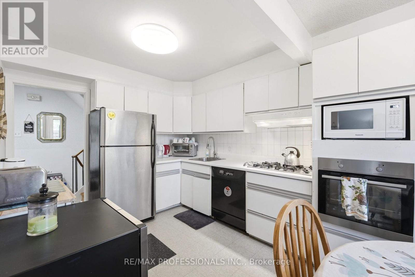 #12 48 THREE VALLEYS DRIVE - 7