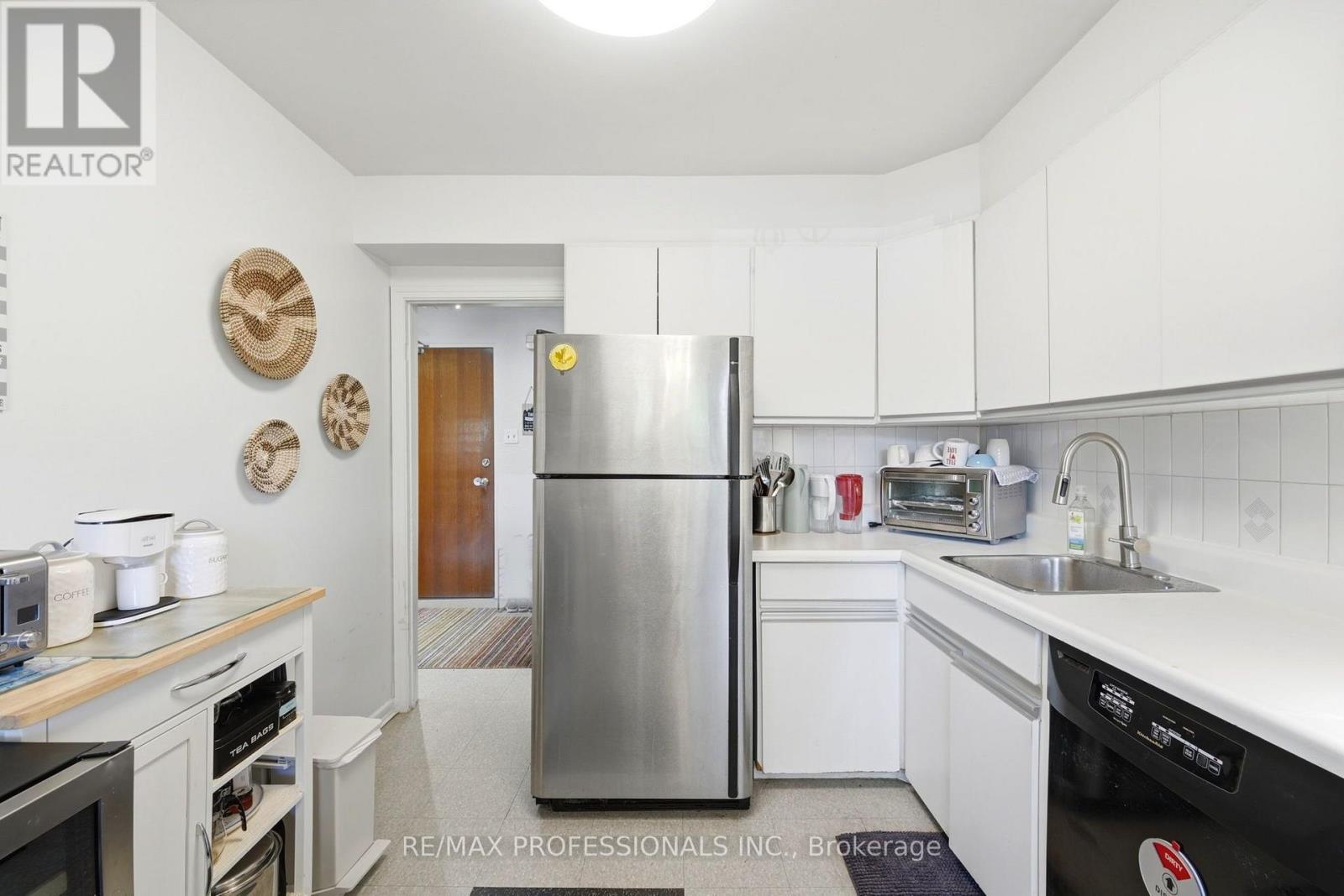 #12 48 THREE VALLEYS DRIVE - 8