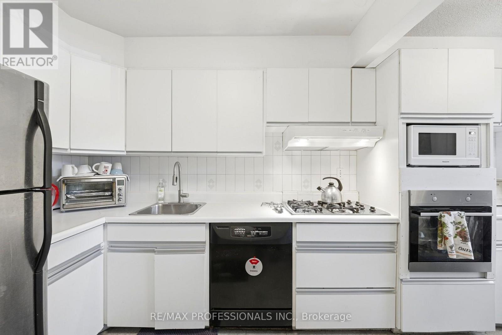 #12 48 THREE VALLEYS DRIVE - 9
