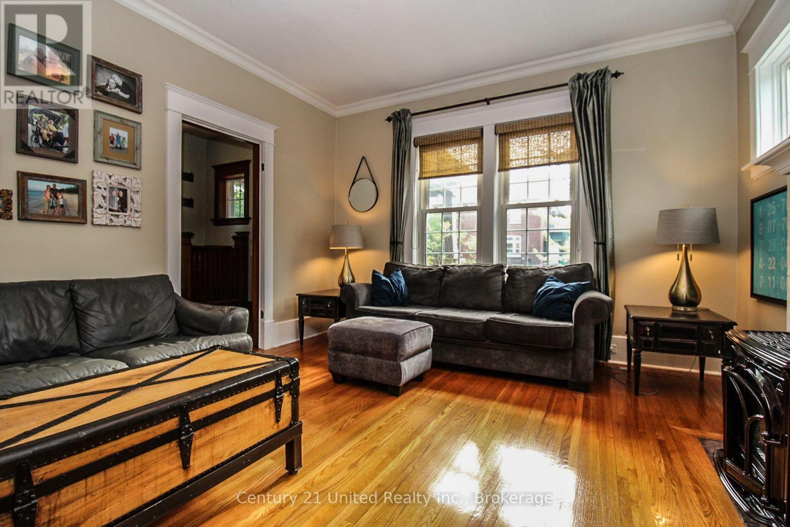 566 WATERFORD STREET - 10