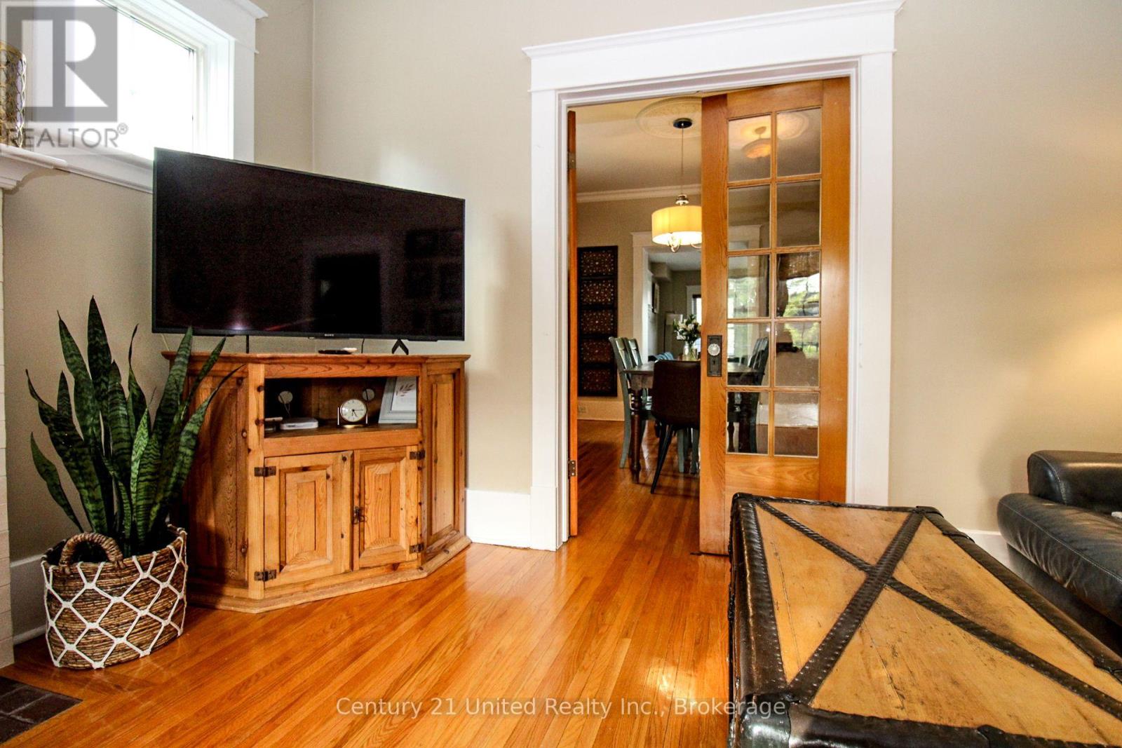566 WATERFORD STREET - 12