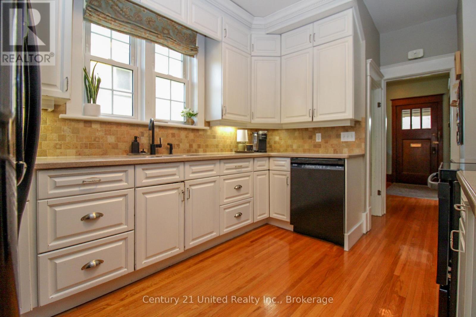 566 WATERFORD STREET - 16