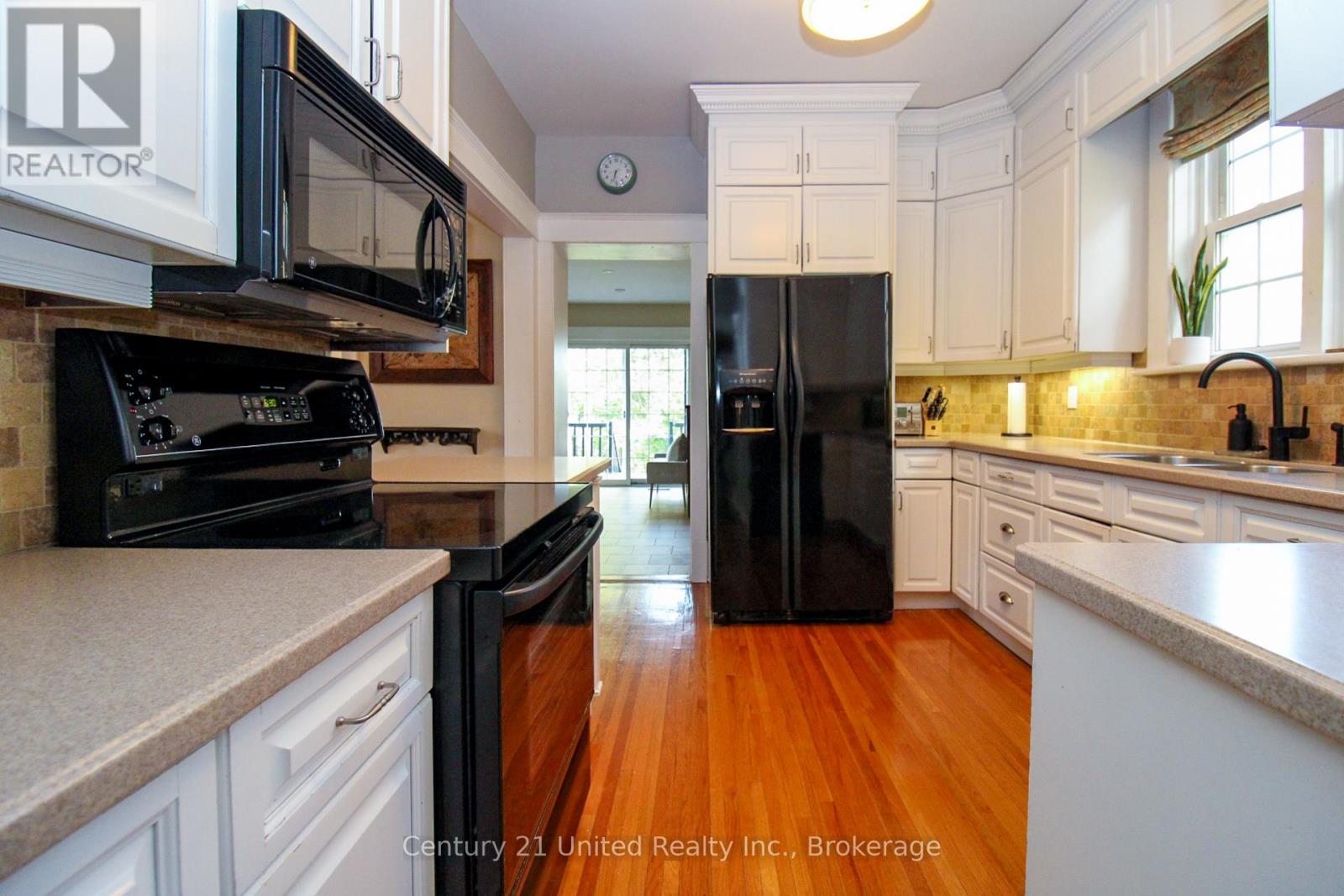 566 WATERFORD STREET - 17