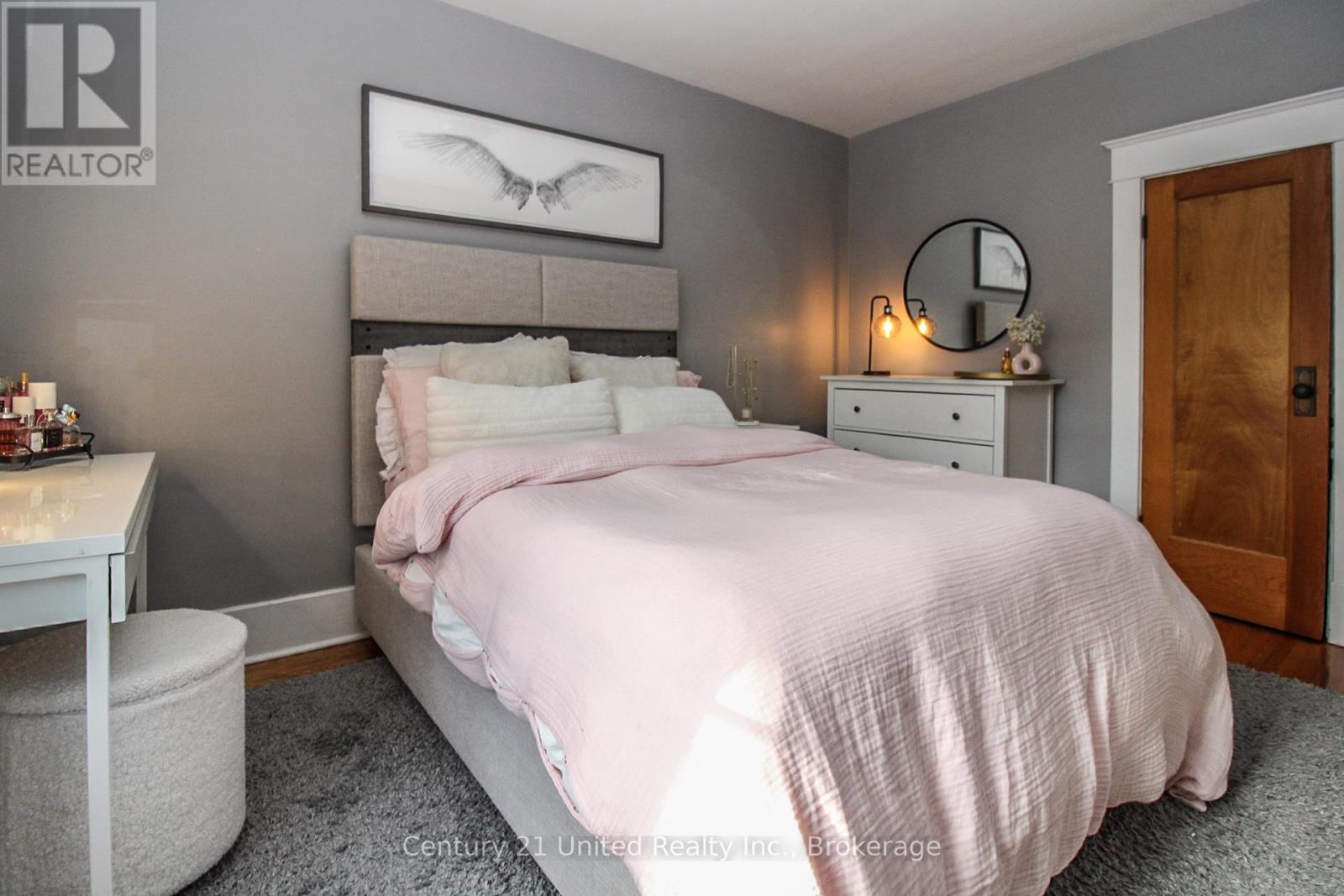 566 WATERFORD STREET - 31