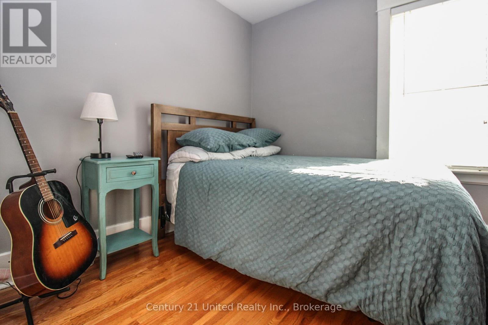 566 WATERFORD STREET - 32