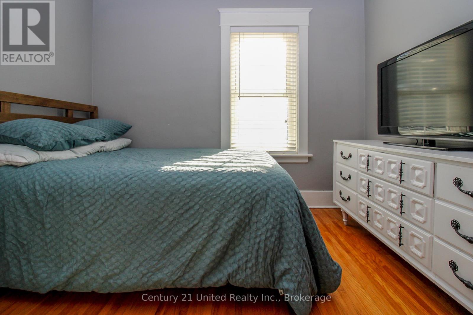 566 WATERFORD STREET - 33