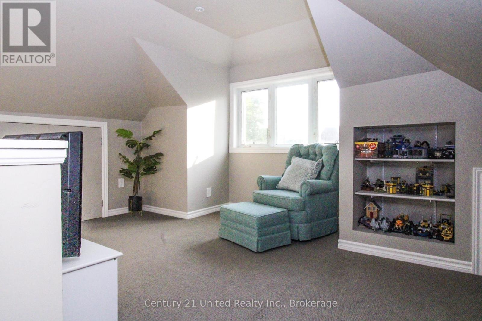 566 WATERFORD STREET - 35