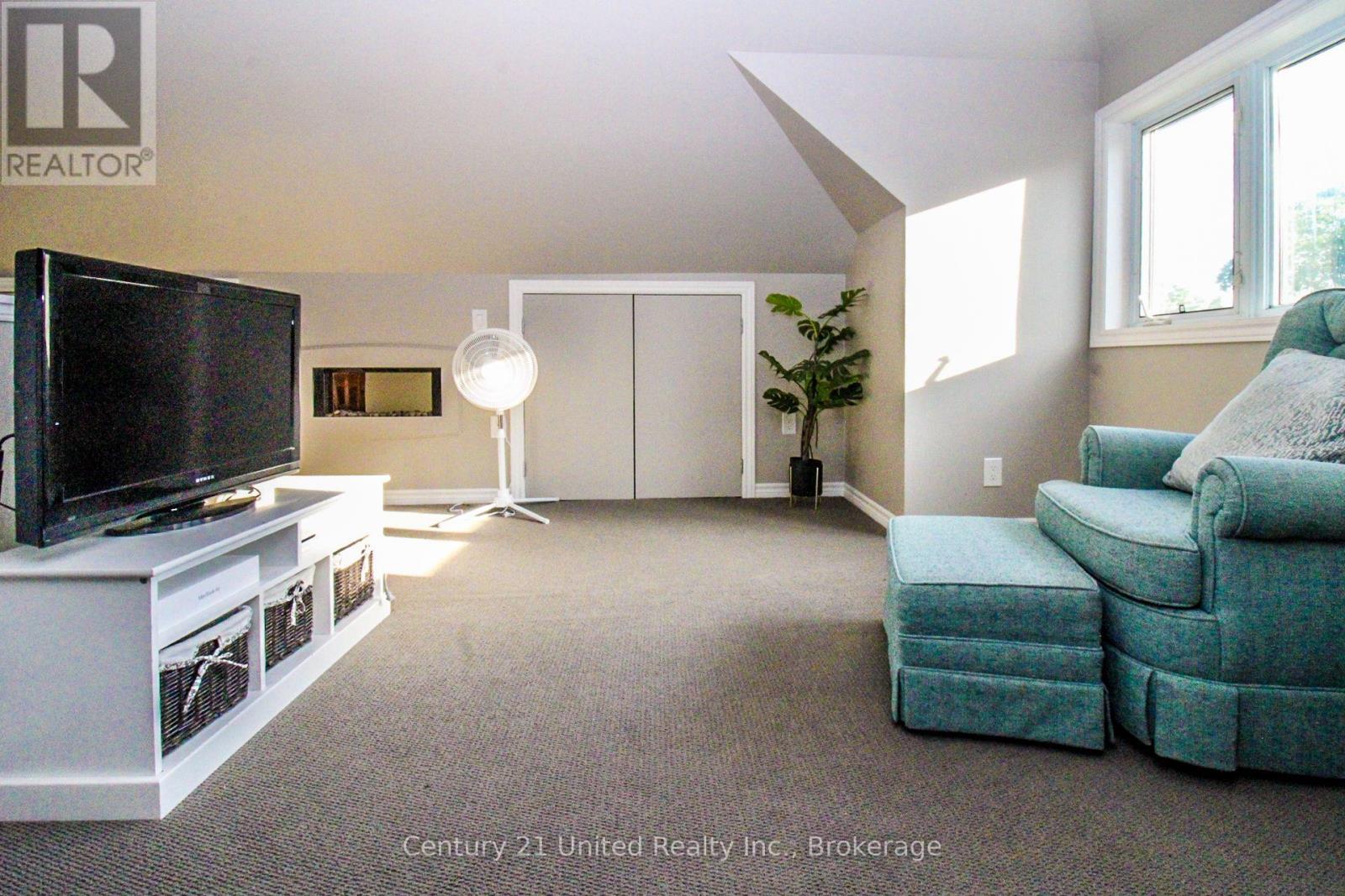 566 WATERFORD STREET - 36