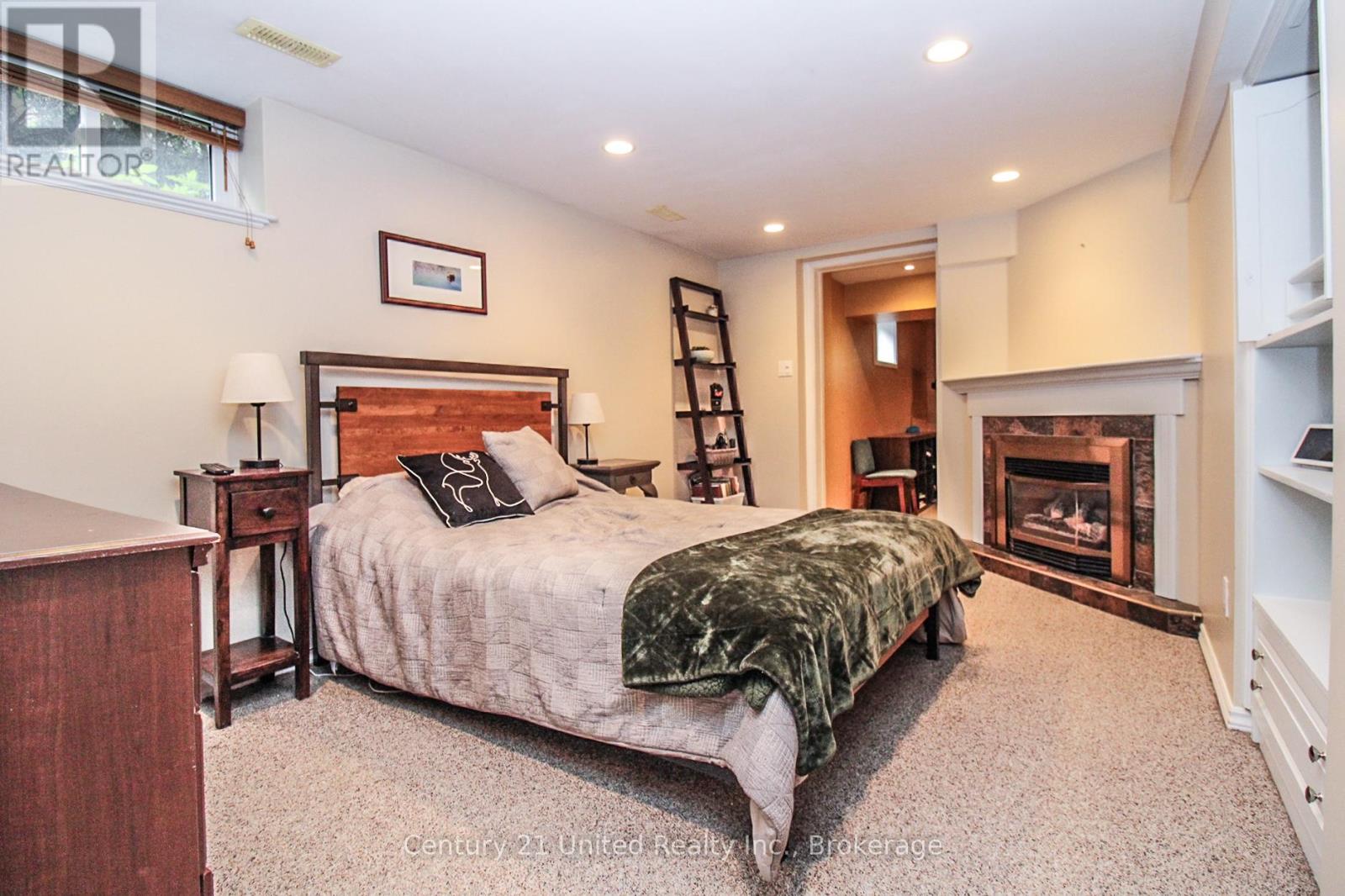 566 WATERFORD STREET - 39
