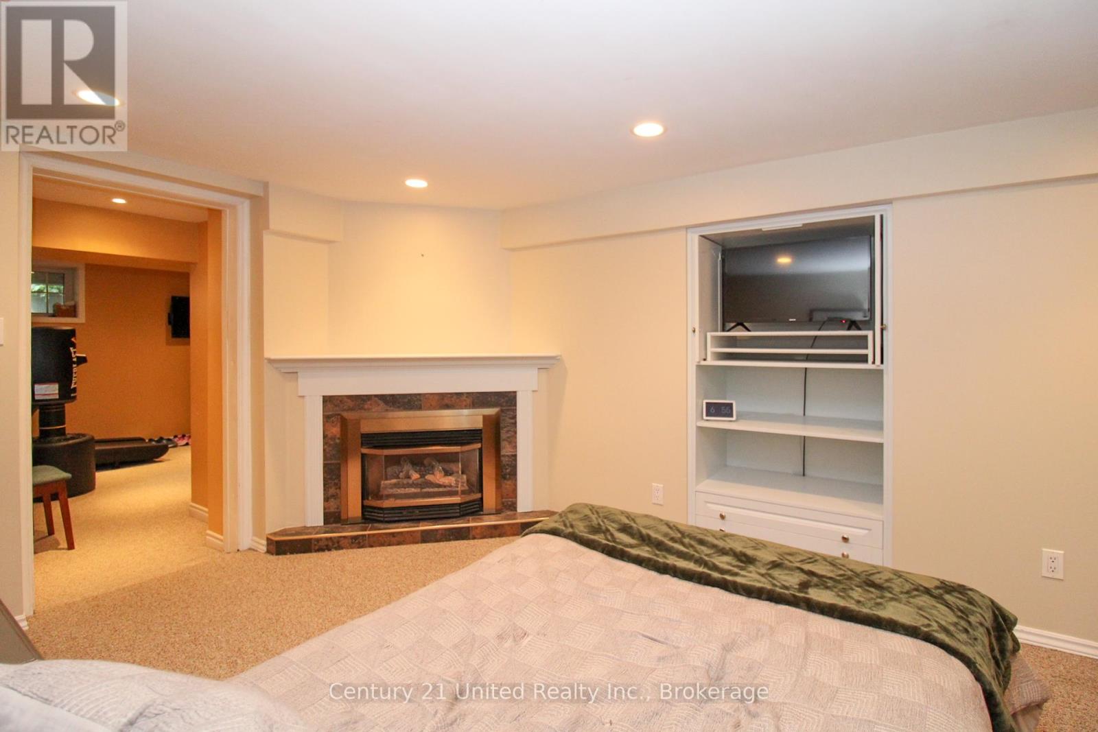 566 WATERFORD STREET - 40