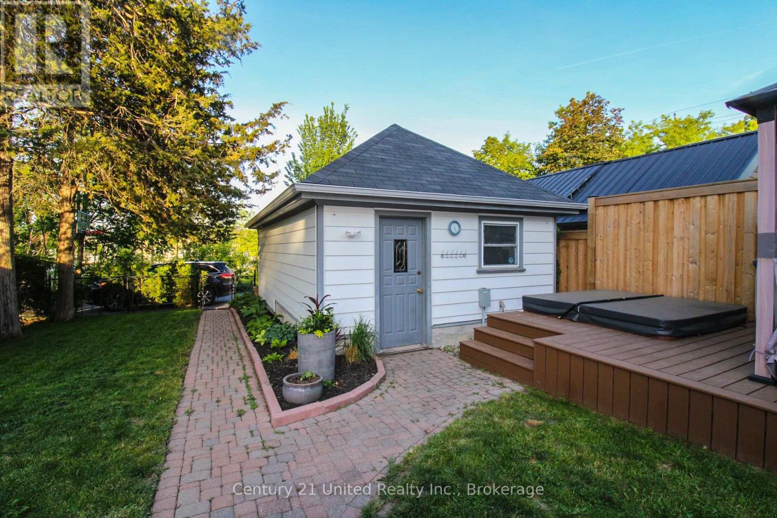 566 WATERFORD STREET - 43