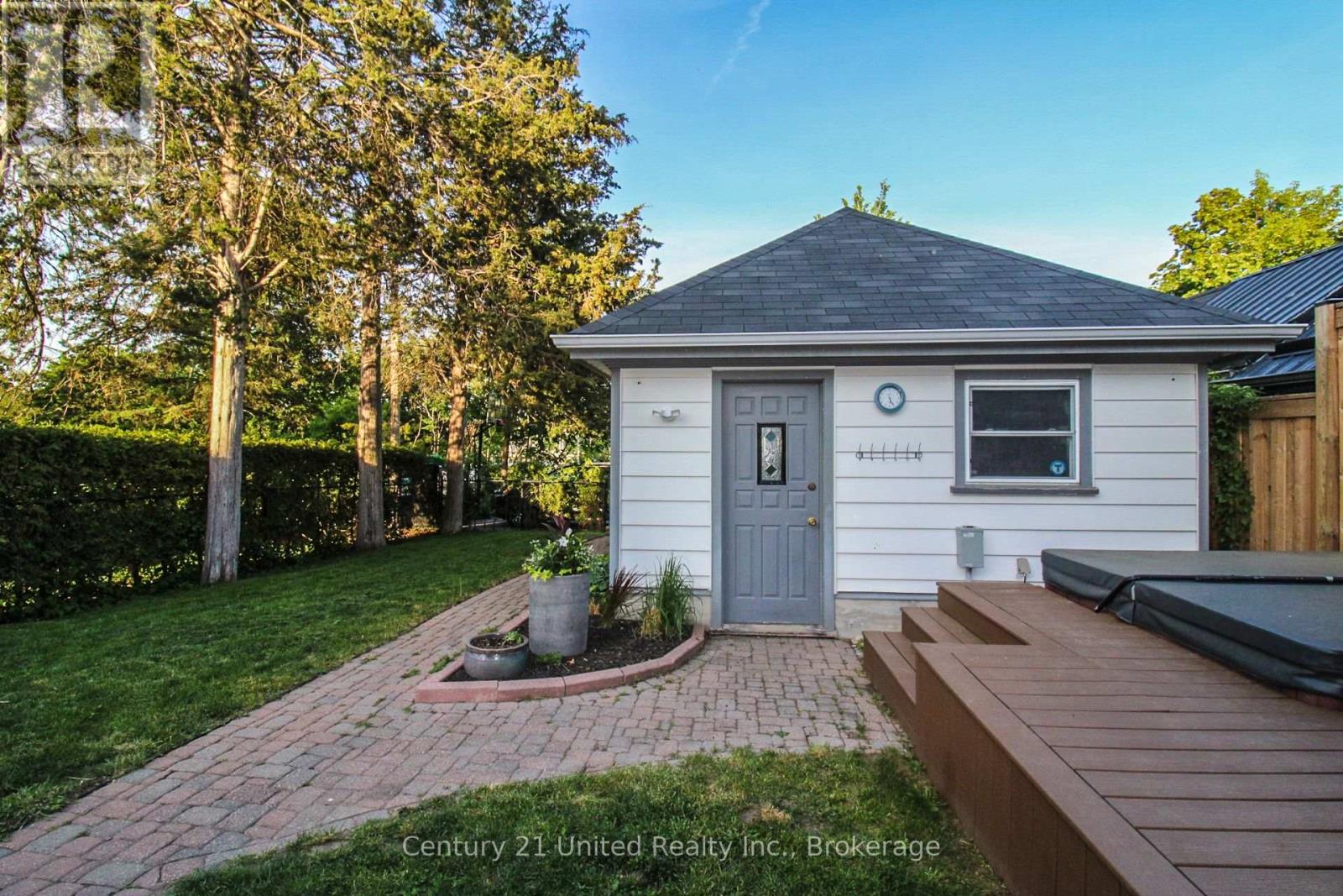 566 WATERFORD STREET - 44