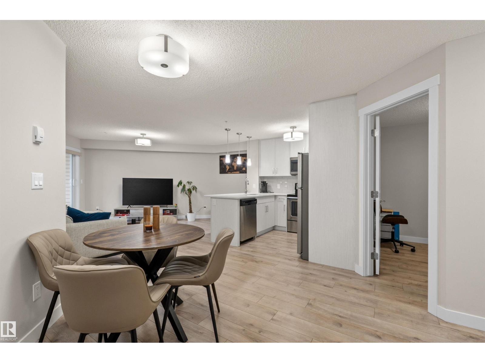 #210 2229 44 AV NW - 4