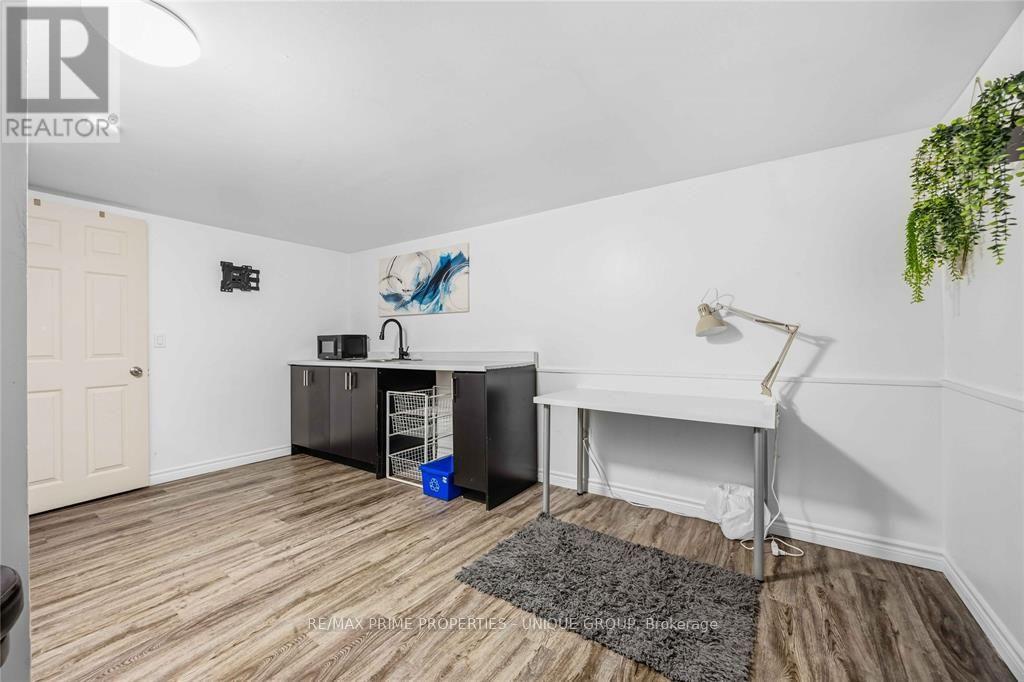 #2B 205 FANE STREET - 16