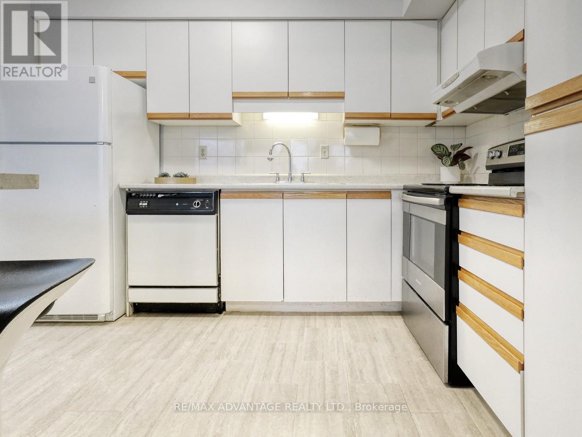 #205 744 WONDERLAND ROAD S - 14