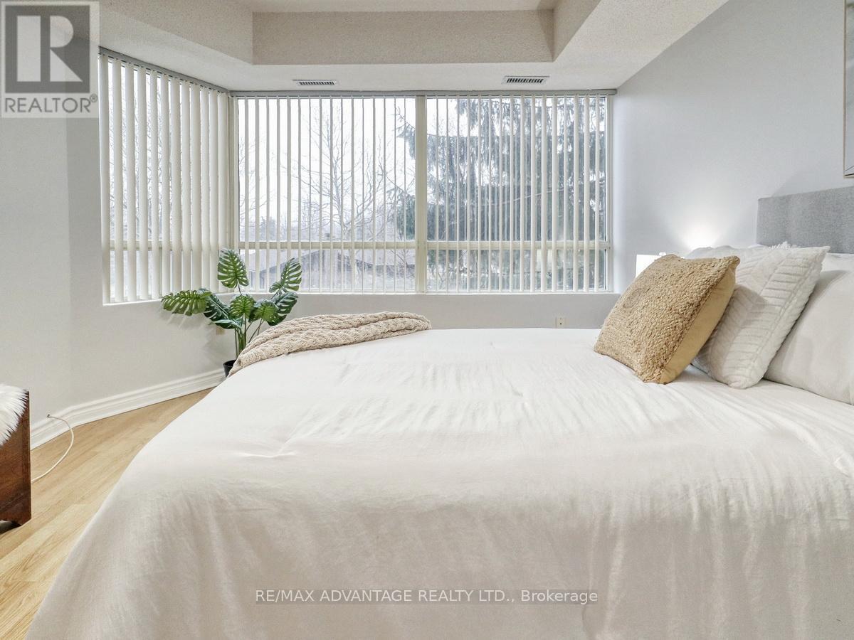 #205 744 WONDERLAND ROAD S - 24