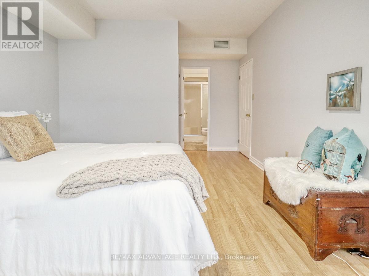 #205 744 WONDERLAND ROAD S - 26