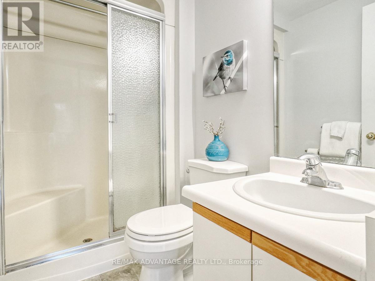 #205 744 WONDERLAND ROAD S - 27