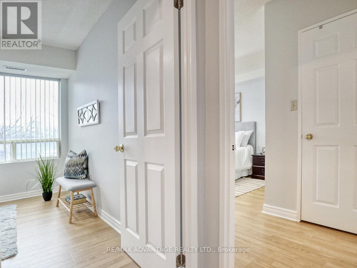 #205 744 WONDERLAND ROAD S - 28