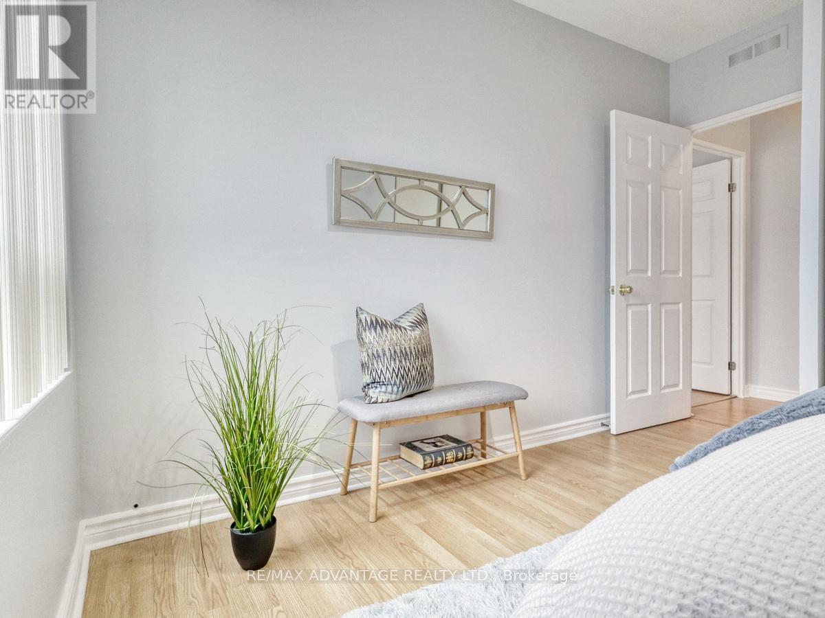 #205 744 WONDERLAND ROAD S - 32
