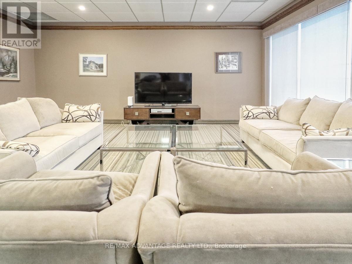 #205 744 WONDERLAND ROAD S - 39