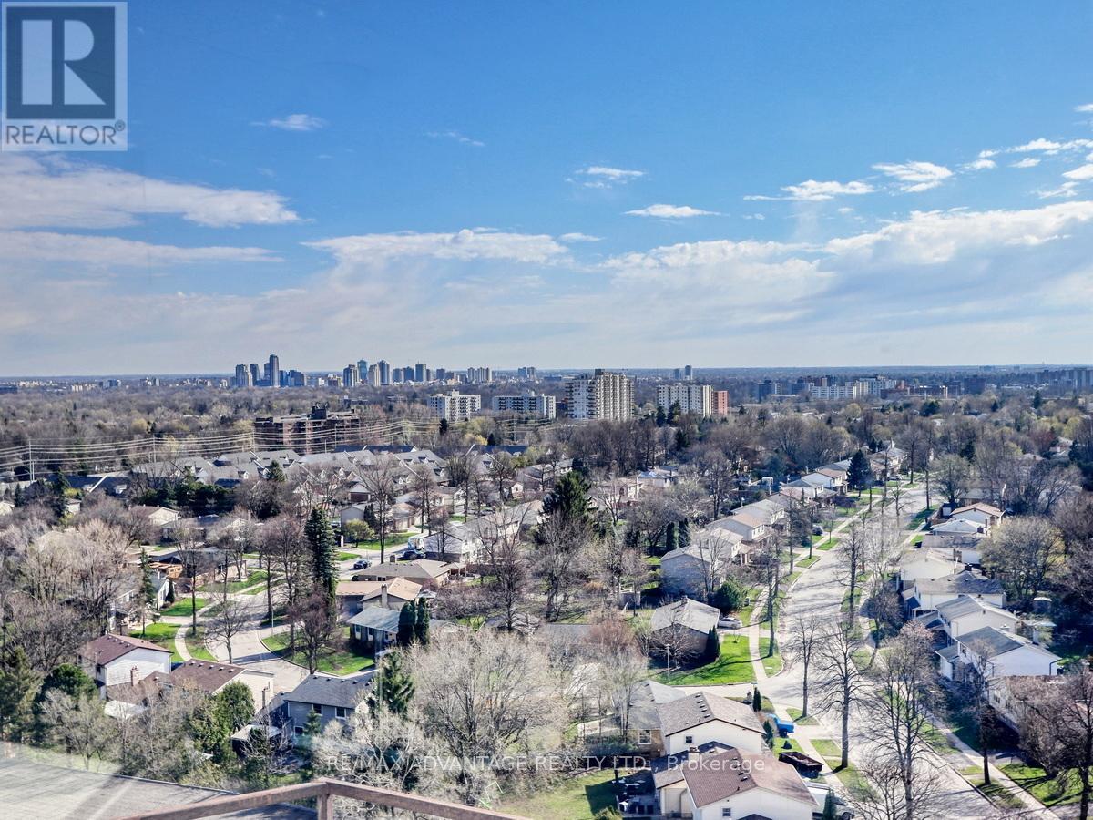 #205 744 WONDERLAND ROAD S - 43