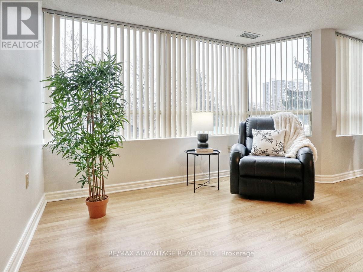 #205 744 WONDERLAND ROAD S - 8