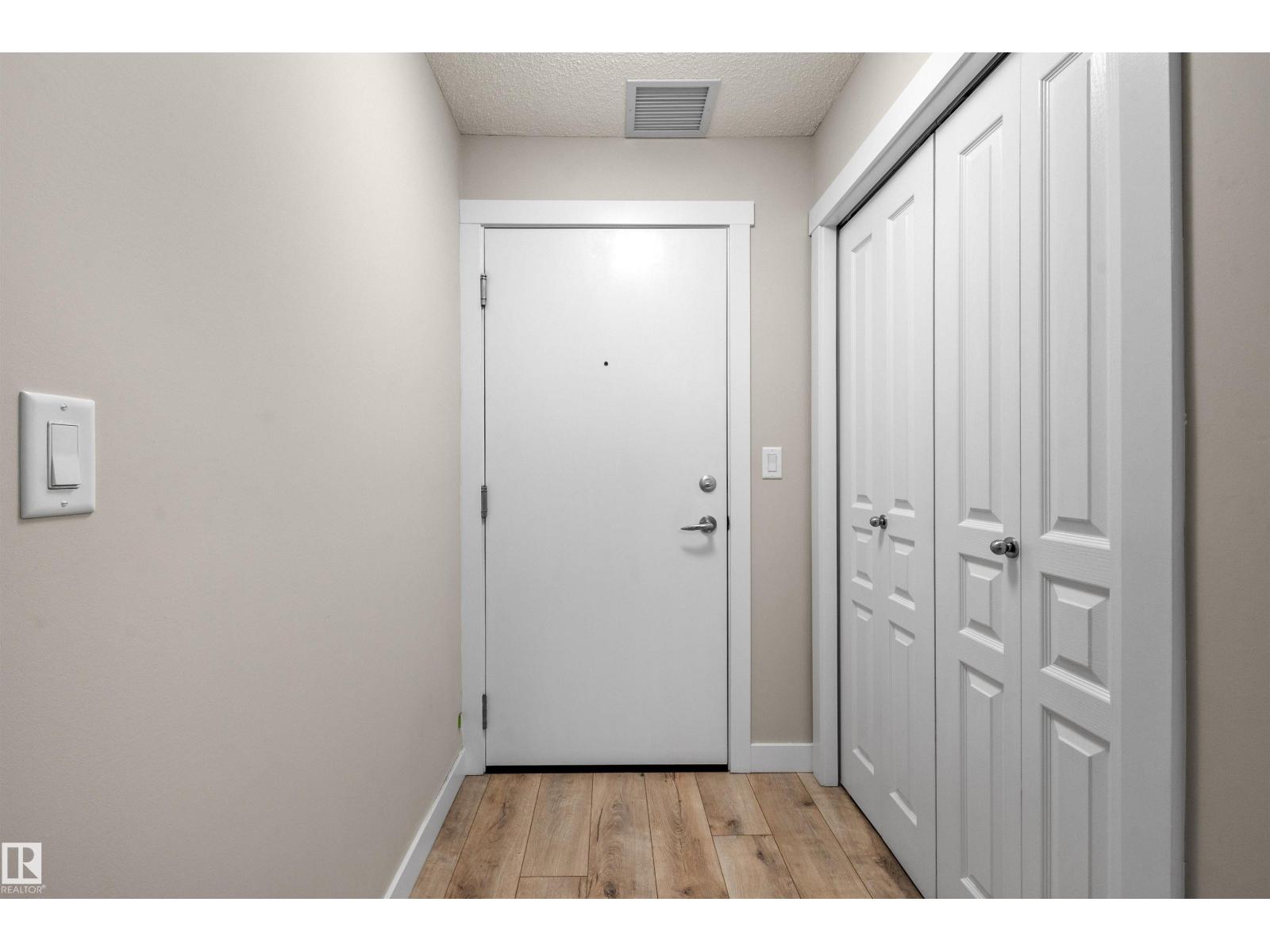 #210 2229 44 AV NW - 19