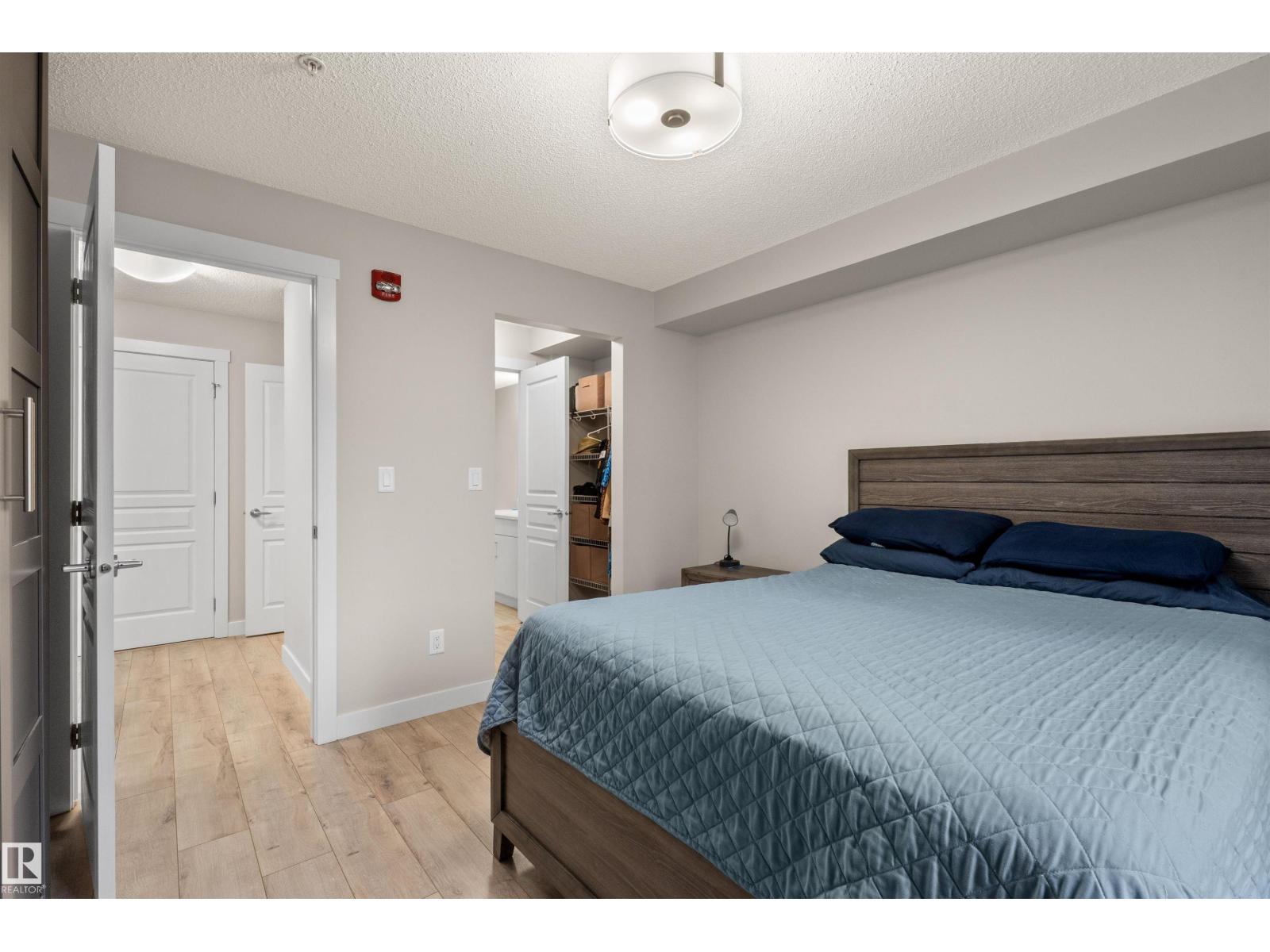 #210 2229 44 AV NW - 25