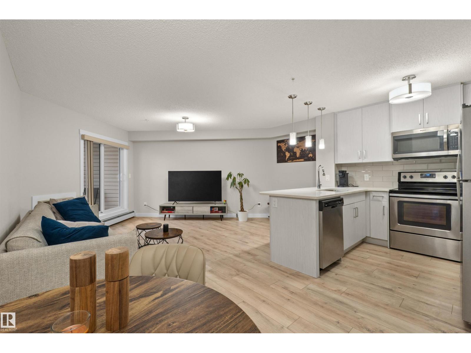 #210 2229 44 AV NW - 9