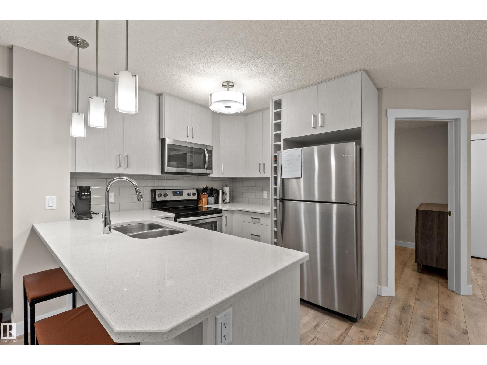 #210 2229 44 AV NW - 12