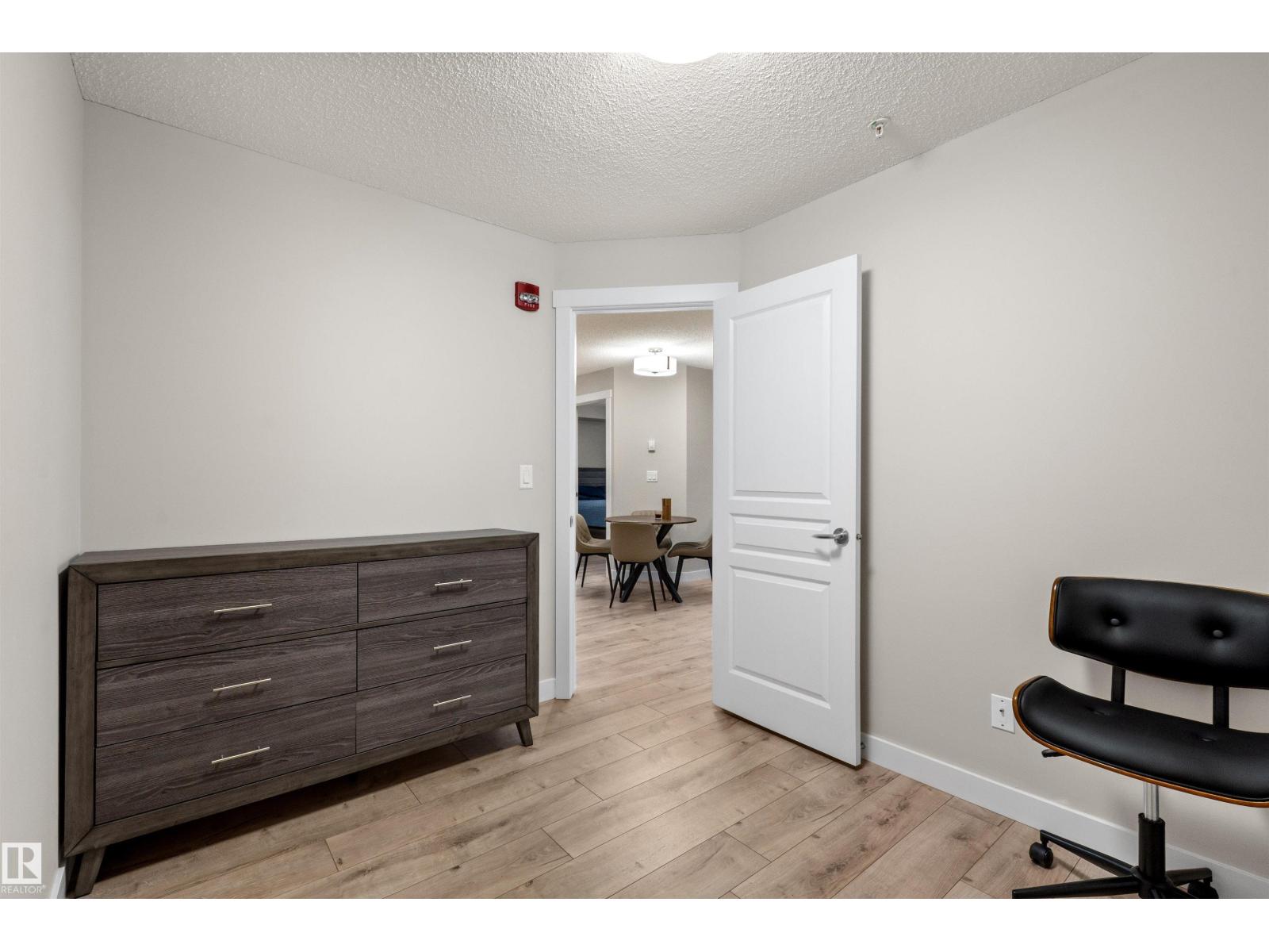 #210 2229 44 AV NW - 29