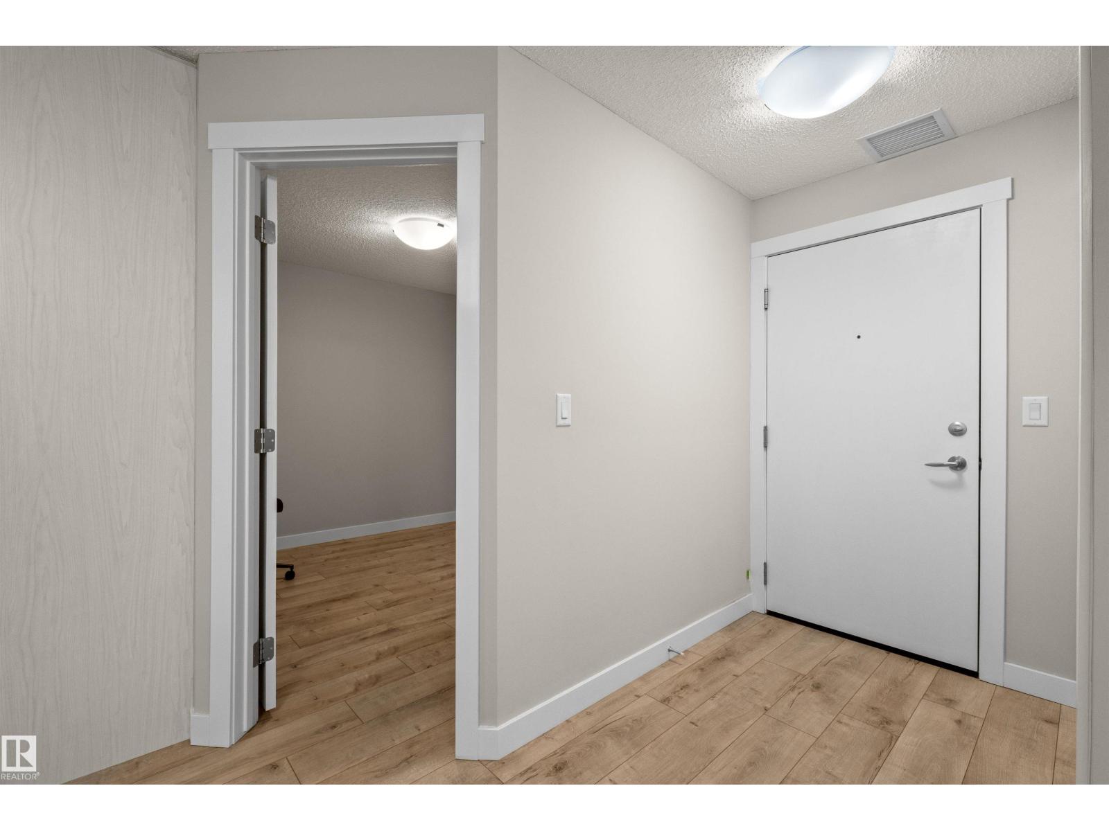 #210 2229 44 AV NW - 18