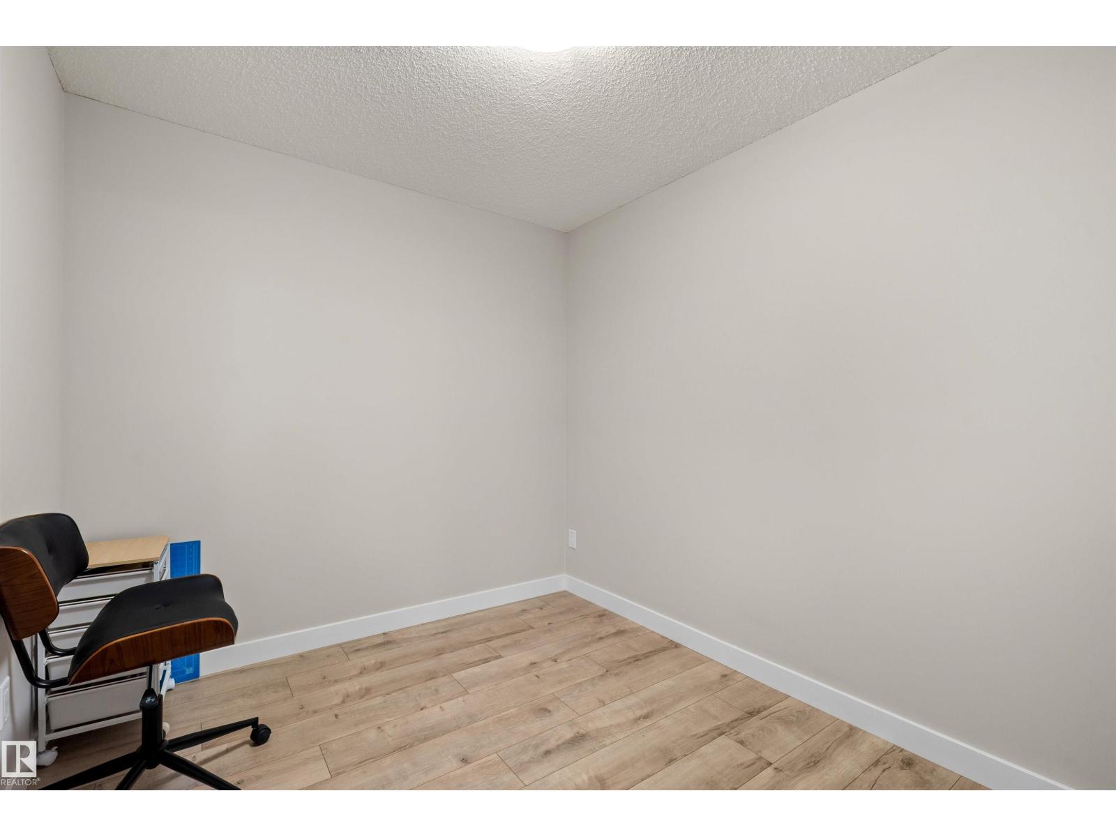 #210 2229 44 AV NW - 31