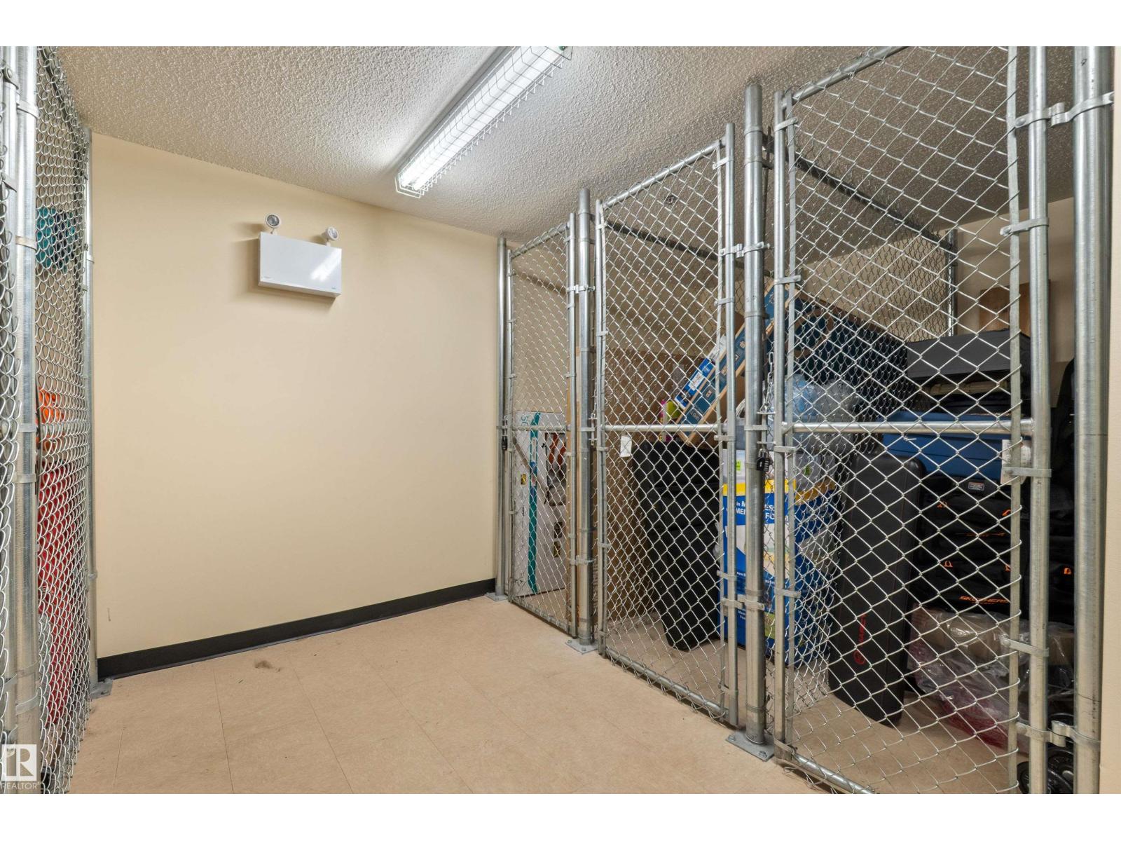 #210 2229 44 AV NW - 35