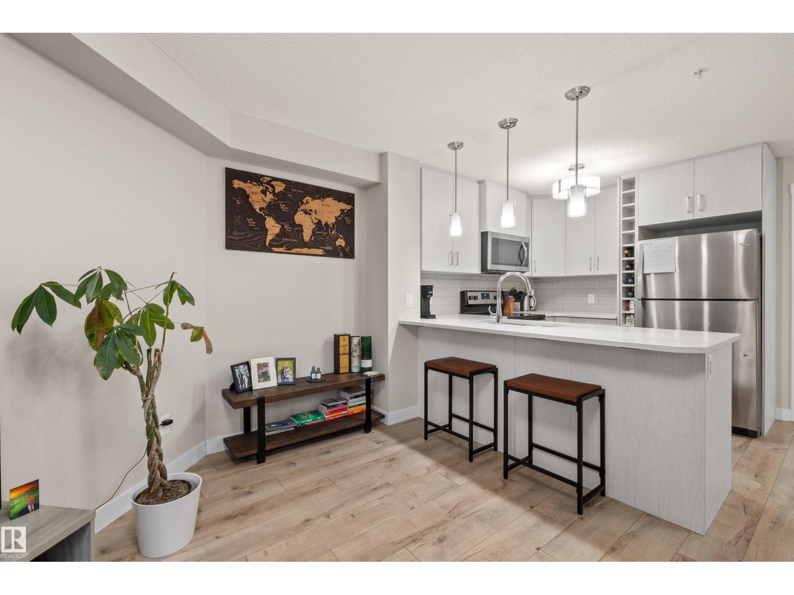 #210 2229 44 AV NW - 3