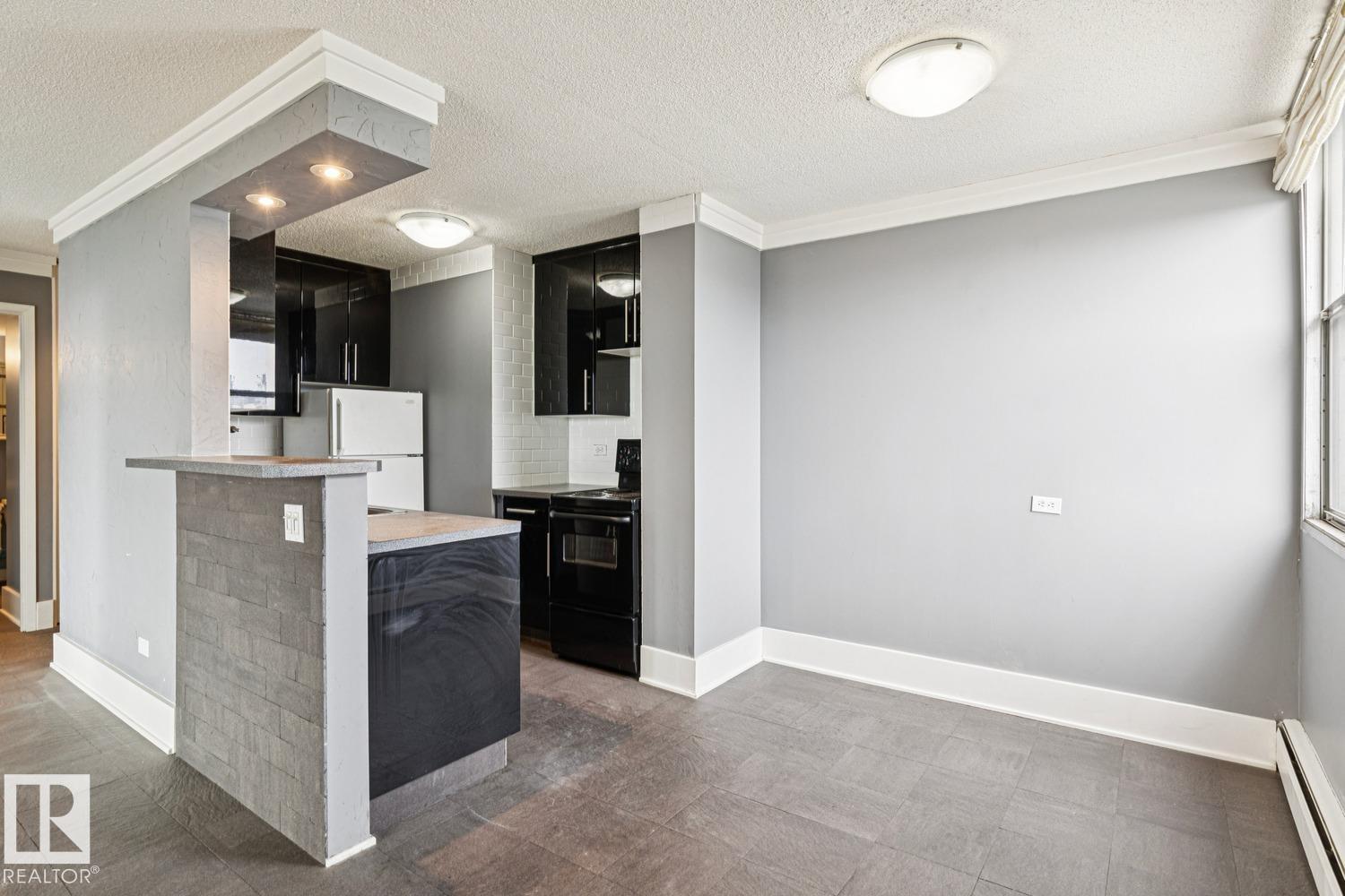 #1107 9930 113 ST NW - 7